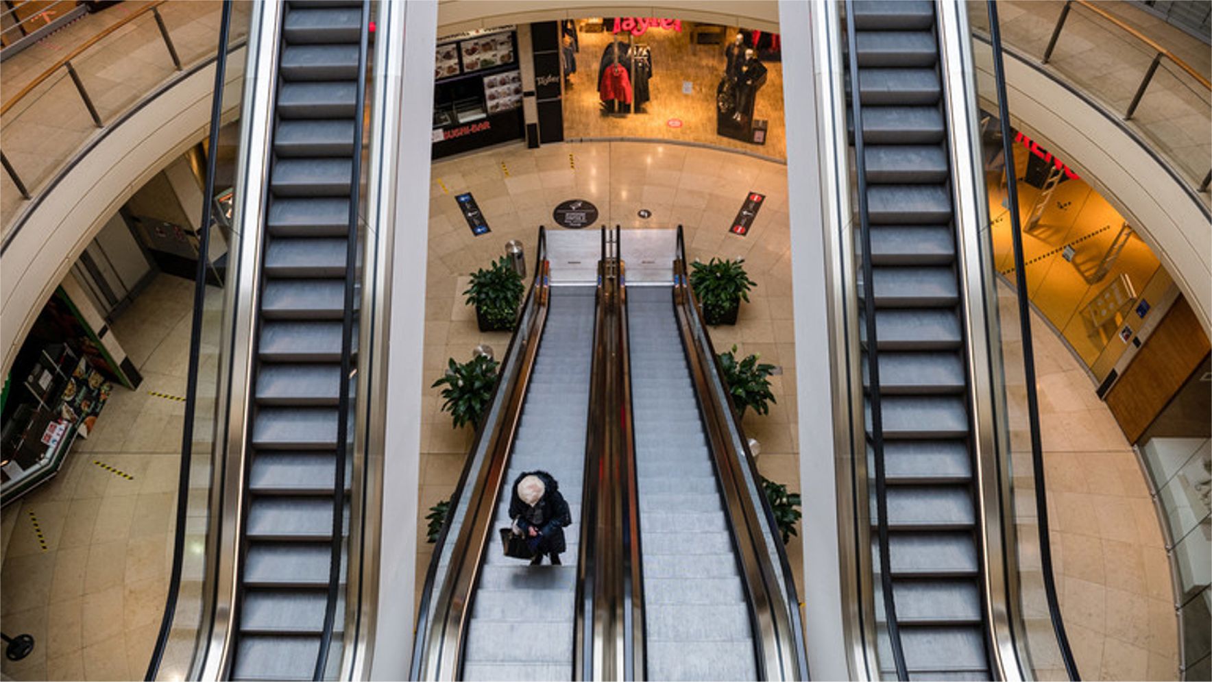 Nemecké obchodné centrá vypínajú eskalátory — médiá