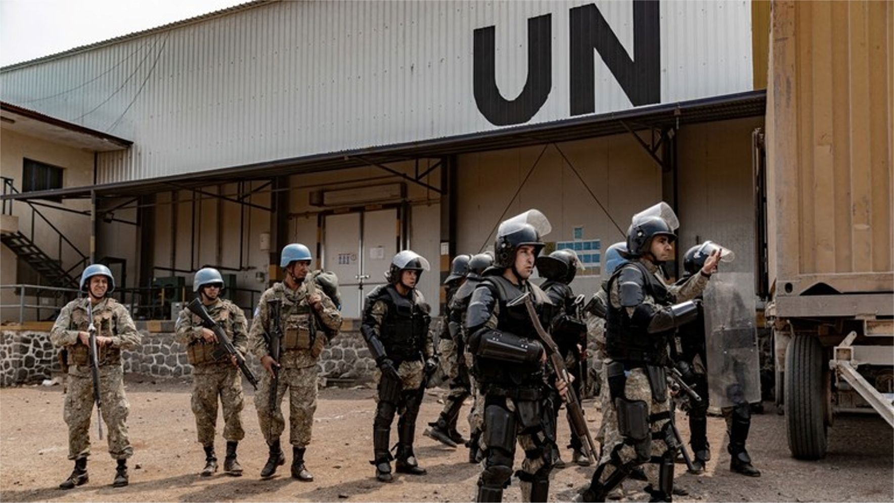 Pri protestoch proti OSN zahynuli traja príslušníci mierových síl