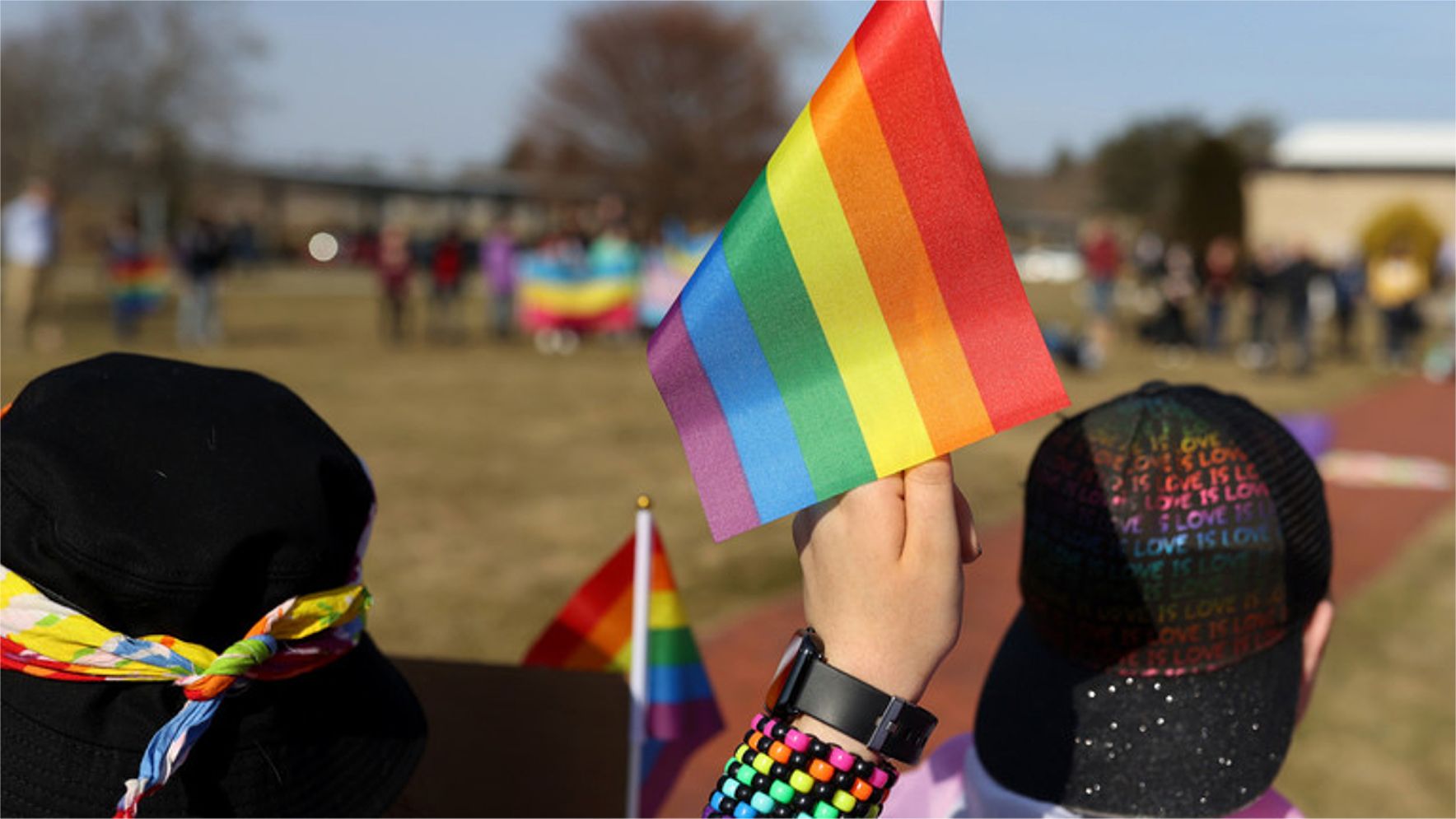 Americká škola hlasuje za zákaz LGBT a BLM vlajok