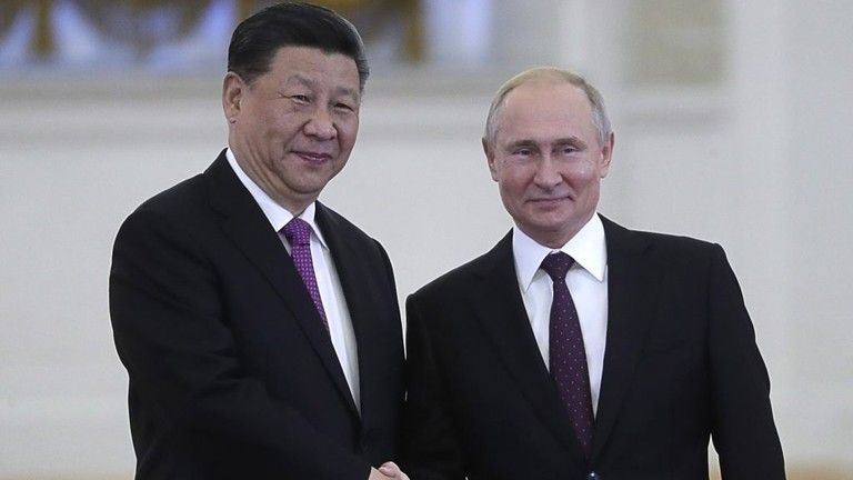 Washington sa snaží vykoľajiť vzťahy medzi Ruskom a Čínou – analytik
