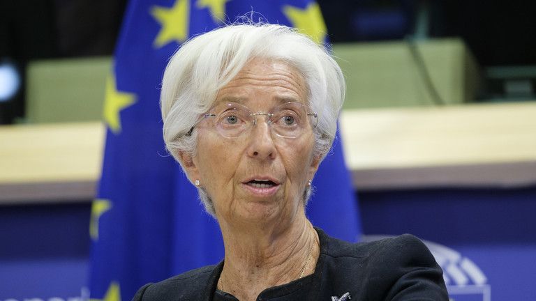 Centrálna banka EÚ varuje, že „výhľad sa zatemňuje“