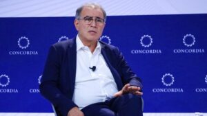 Krypto „úplne skorumpované“ – Nouriel Roubini