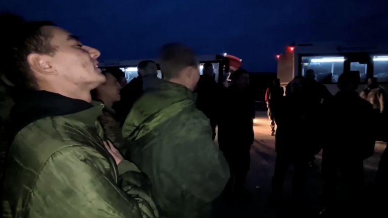 Ruskí vojaci sa vracajú z ukrajinského zajatia