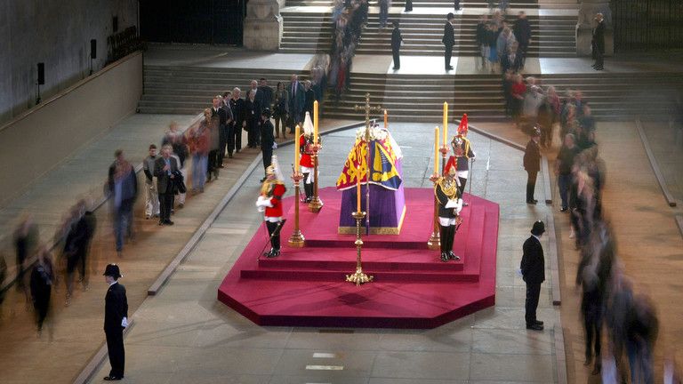 Westminster Hall poškodená počas kráľovninho pohrebu