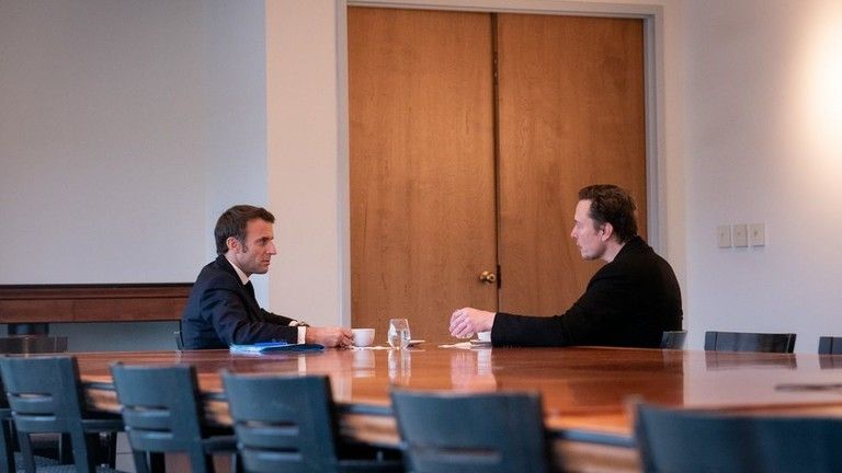 Macron - odhalenie detailov „čestnej“ diskusie s Muskom