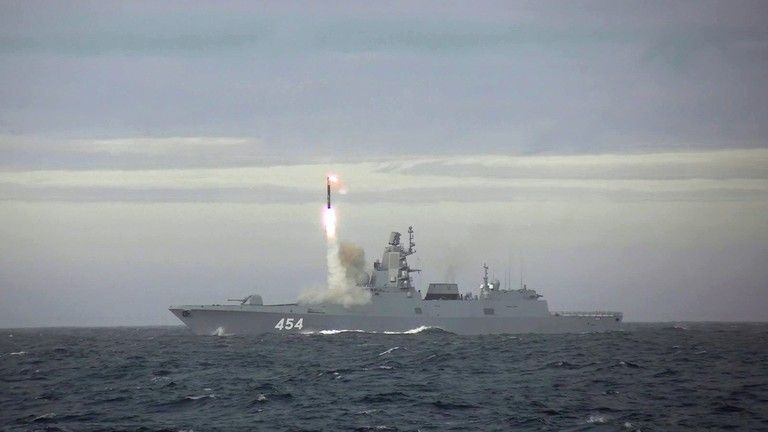 Prvá loď vyzbrojená ruskými hypersonickými raketami vstupuje do bojovej služby