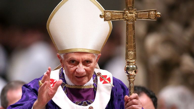 Vo veku 95 rokov zomrel bývalý pápež Benedikt XVI