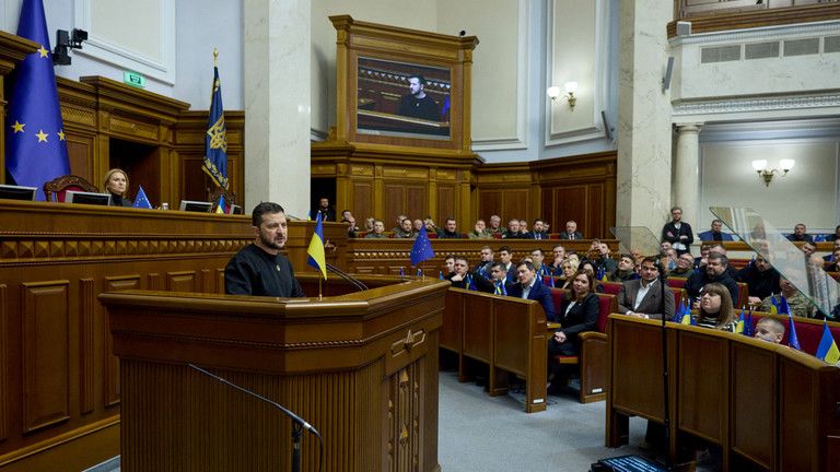 Kyjev prepúšťa mnohých svojich politikov a úradníkov pre korupčné škandály