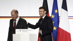 Macron komentuje ťažké tanky pre Ukrajinu