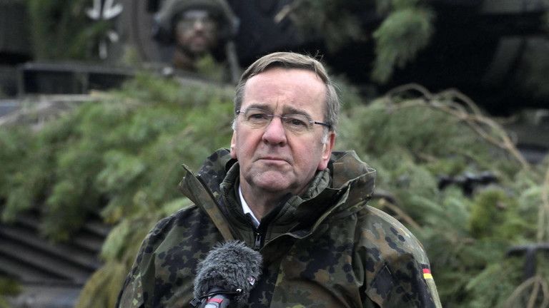 Žiadna radosť z dodávok tankov na Ukrajinu – nemecký minister obrany