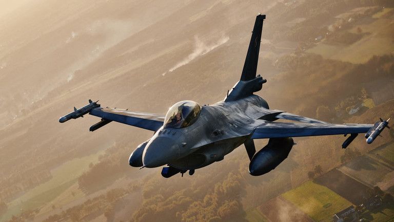 Pentagon loboval za F-16 na Ukrajinu – Politico
