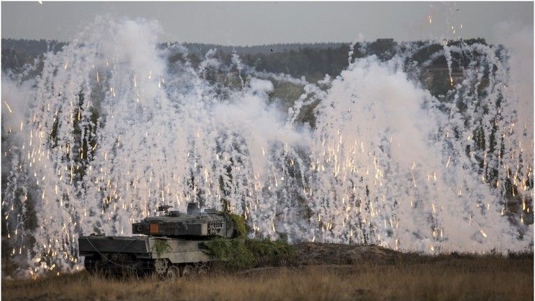 Ruská súkromná spoločnosť ponúka odmenu 70 000 dolárov za zničenie tankov NATO