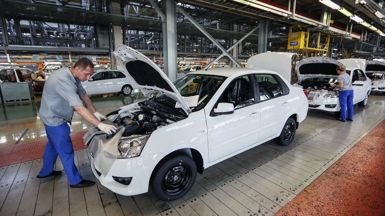 Najväčšia ruská automobilka zvažuje export do Afriky – podpredseda vlády