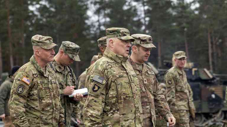 Najvyšší americký generál prehliadol ukrajinské jednotky