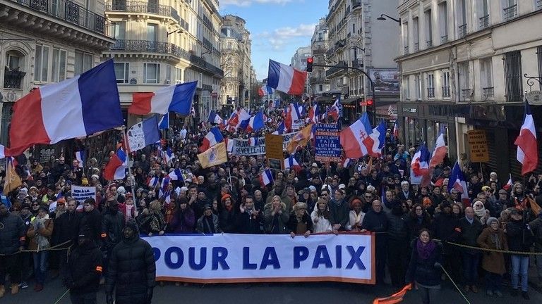 Protesty proti NATO zasiahli Francúzsko