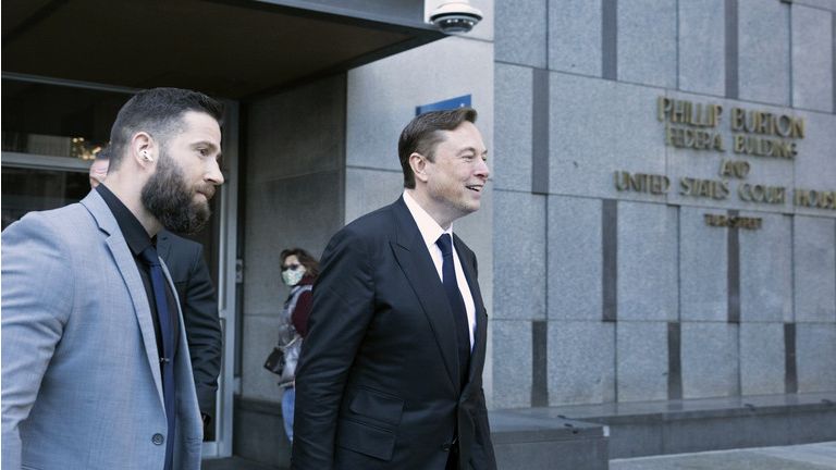 Elon Musk porazil investorov na súde