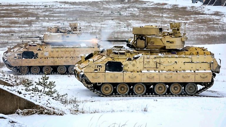 Ukrajinskí vojaci dokončili rýchlokurz na amerických „vražedných tankoch“