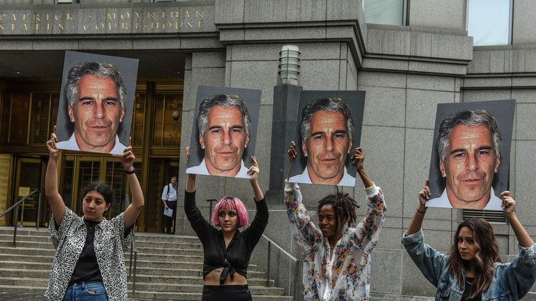 Veľké banky budú čeliť žalobe kvôli väzbám na Epsteina