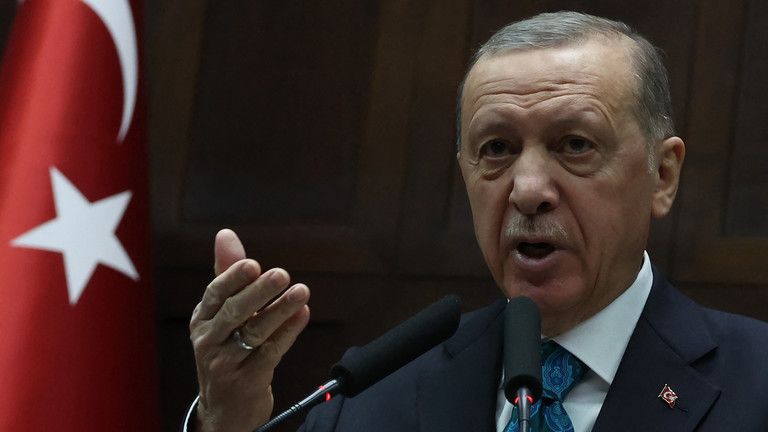 Erdogan obviňuje Západ zo snahy zatiahnuť Turecko do konfliktu s Ruskom