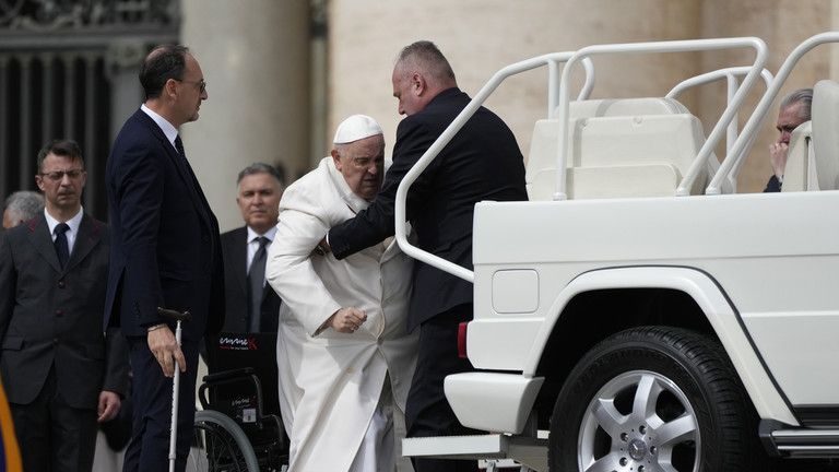 Pápež František hospitalizovaný