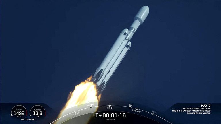 Údery blesku narušili plány vypustenia SpaceX (VIDEO)