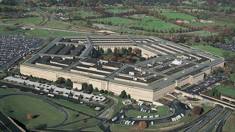Zdrojom úniku z Pentagonu môže byť zasvätená osoba – Reuters