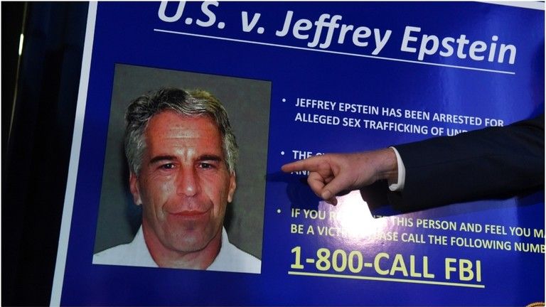 Epstein pokračoval v socializácii s A-listami napriek presvedčeniu – médiá