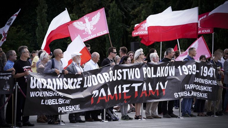 Poľsko žiada, aby sa Zelensky ospravedlnil za ukrajinský nacistický masaker z druhej svetovej vojny