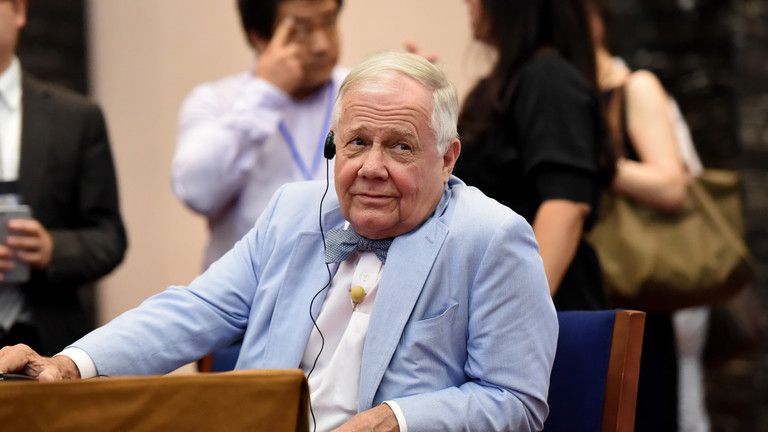 Svetová dominancia dolára sa „chýli ku koncu“ – Jim Rogers