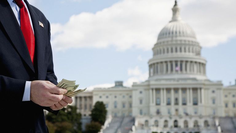 Americké peniaze pre Ukrajinu sa míňajú – Politico