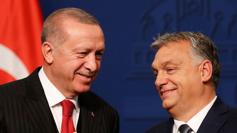 Orbána potešilo víťazstvo Erdogana nad „Sorosom“