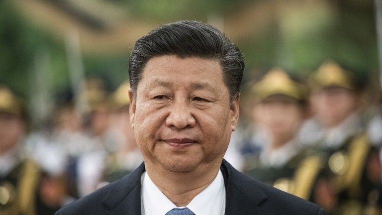 Čínsky prezident vyzval armádu, aby sa pripravila na vojnu s „upadajúcim“ Západom – média