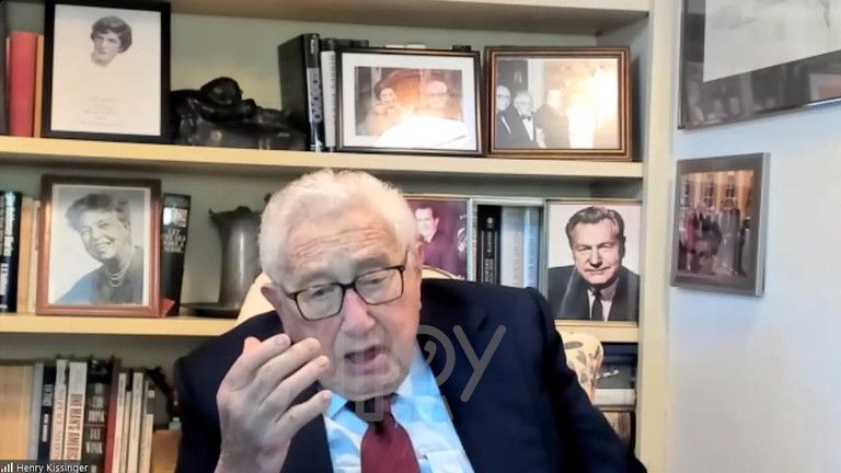 Kissinger sa stal obeťou ruských vtipkárov vydávajúcich sa za Zelenského