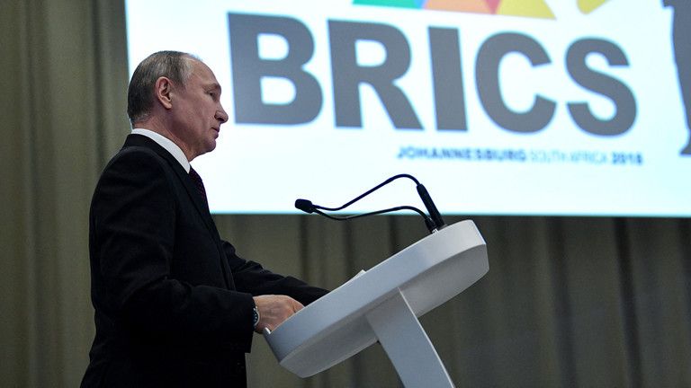 Kremeľ komentuje Putinovu účasť na summite BRICS