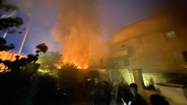 Švédske veľvyslanectvo zapálené pred novým kúskom pálenia Koránu