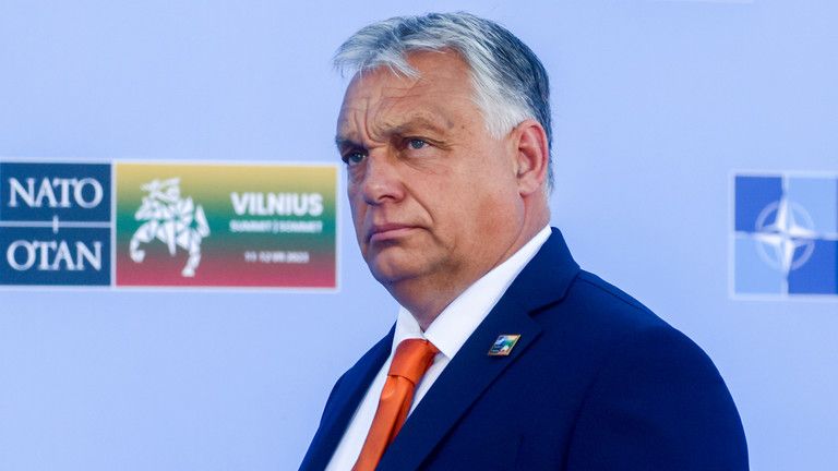 Západné peniaze udržujú Ukrajinu pri živote – Orbán