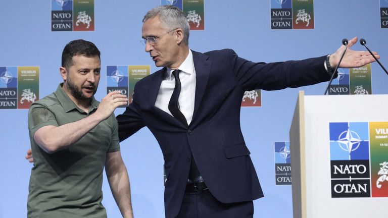 Jeden obrázok má silu tisíc slov. Znak mentálneho a fyzického vyčerpania. Zelensky komentuje výsledok summitu NATO