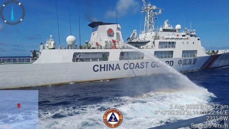 Čína tvrdí, že americký spojenec sa snaží „natrvalo okupovať“ sporný ostrov