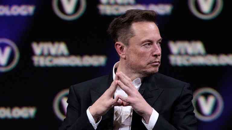 Elon Musk hovorí, že ho stíhajú za „politické názory“