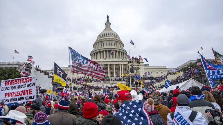 Trumpa obvinili z nepokojov v Kapitole Washington, DC