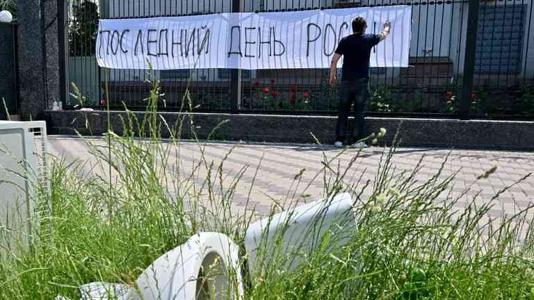 „Dehumanizácia Rusov“ zlyhala – bývalý poradca Zelenskeho