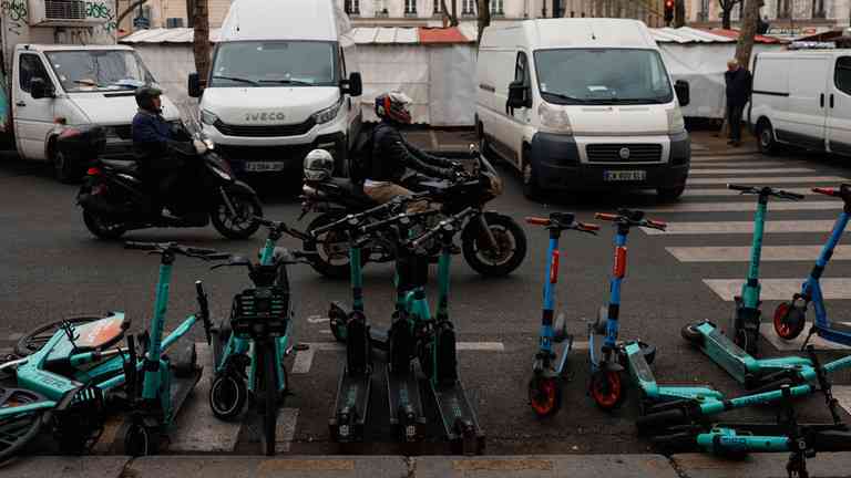 Paríž zakazuje používanie elektrických skútrov