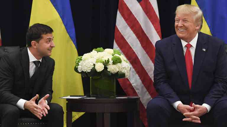 Trump mlčí o mierovom pláne, keď Ukrajinci umierajú – Zelensky