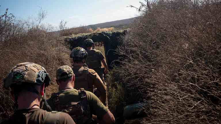 Ukrajinské jednotky sa hromadne vzdávajú – TASS