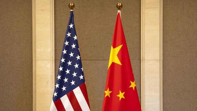 Peking označil USA za „skutočné impérium lží“