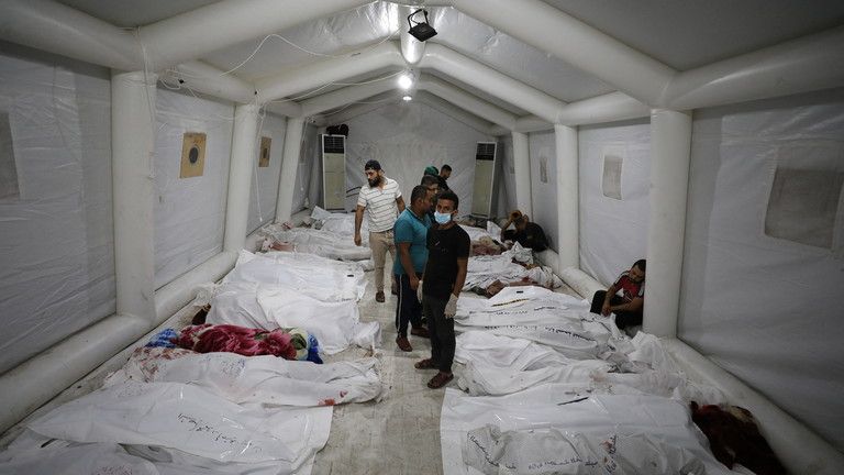 Po bombardovaní nemocnice v Gaze hlásia stovky mŕtvych