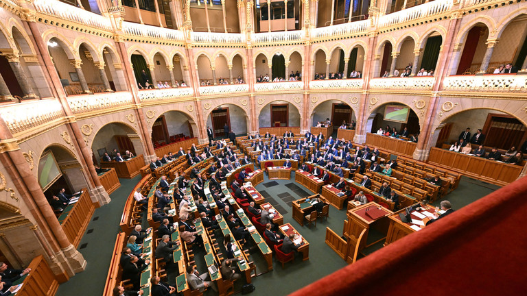 Maďarsko odkladá hlasovanie o rozšírení NATO