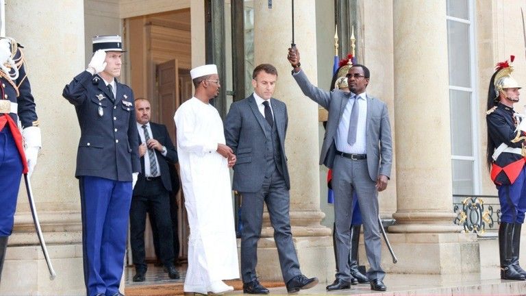 Macron rokuje s posledným francúzskym spojencom zo Sahelu