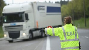 Nemeckí colníci hrozia zabavením ruských vianočných darčekov