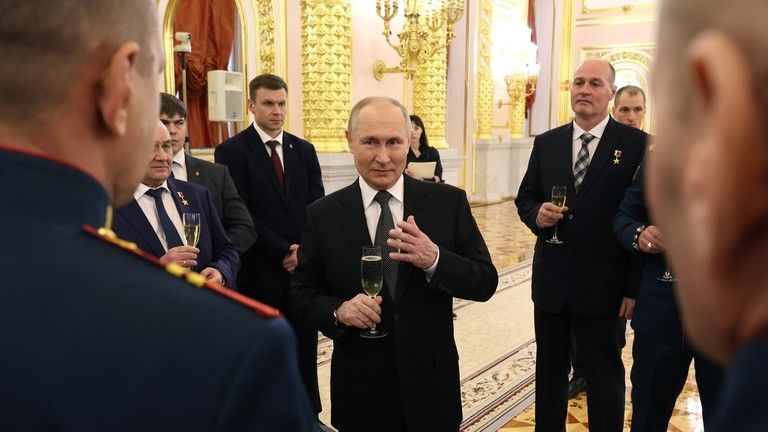 Ukrajinskí lídri sa „úplne zbláznili“ – Putin